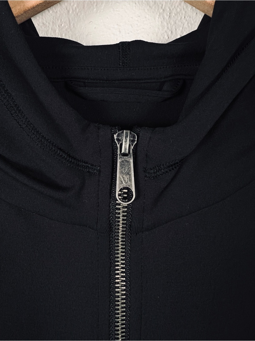 Vuori Halo Modern Full Zip Hoodie in True Black Size XL - Picture 4 of 8